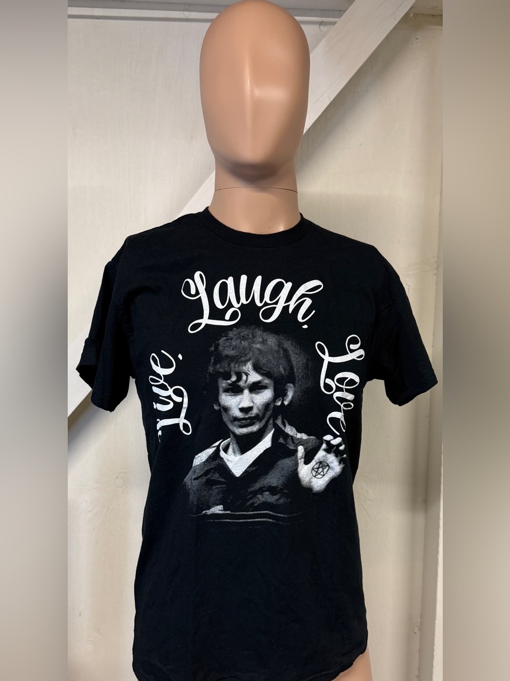 Holt Awaits (Gary Holt/Officer Holt) of Slayer ‘Live Laugh Love’ T-shirt size M